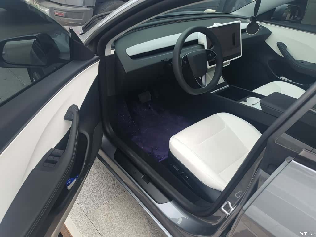 Tesla Model 3, 2025 12