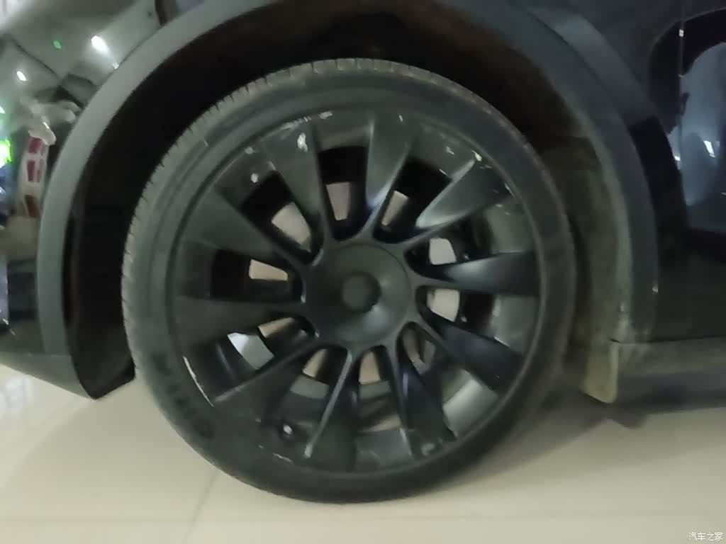 Tesla Model Y, 2023 23