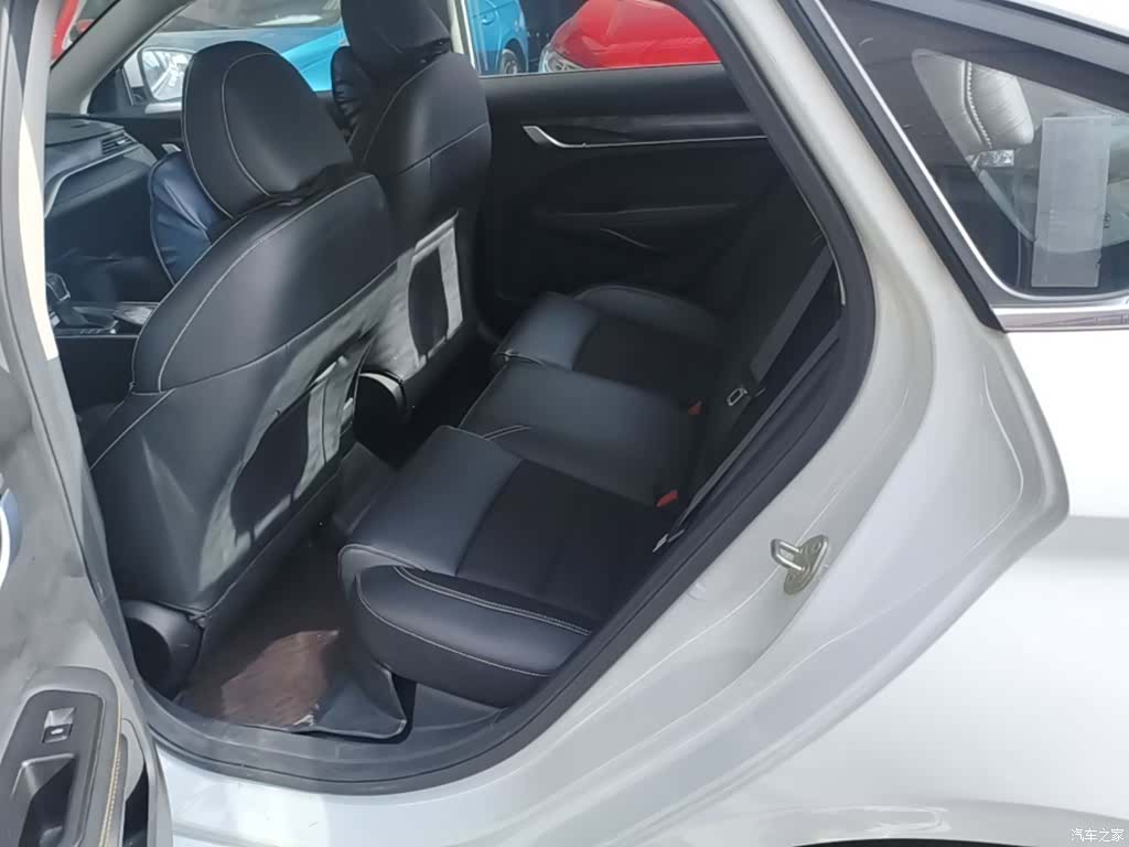 Geely Binray, 2022 17