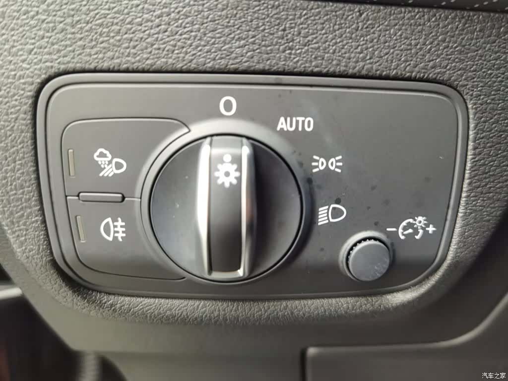 Audi Q2L, 2024 21