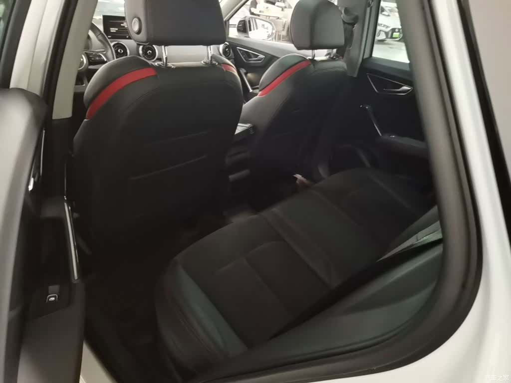 Audi Q2L, 2024 17