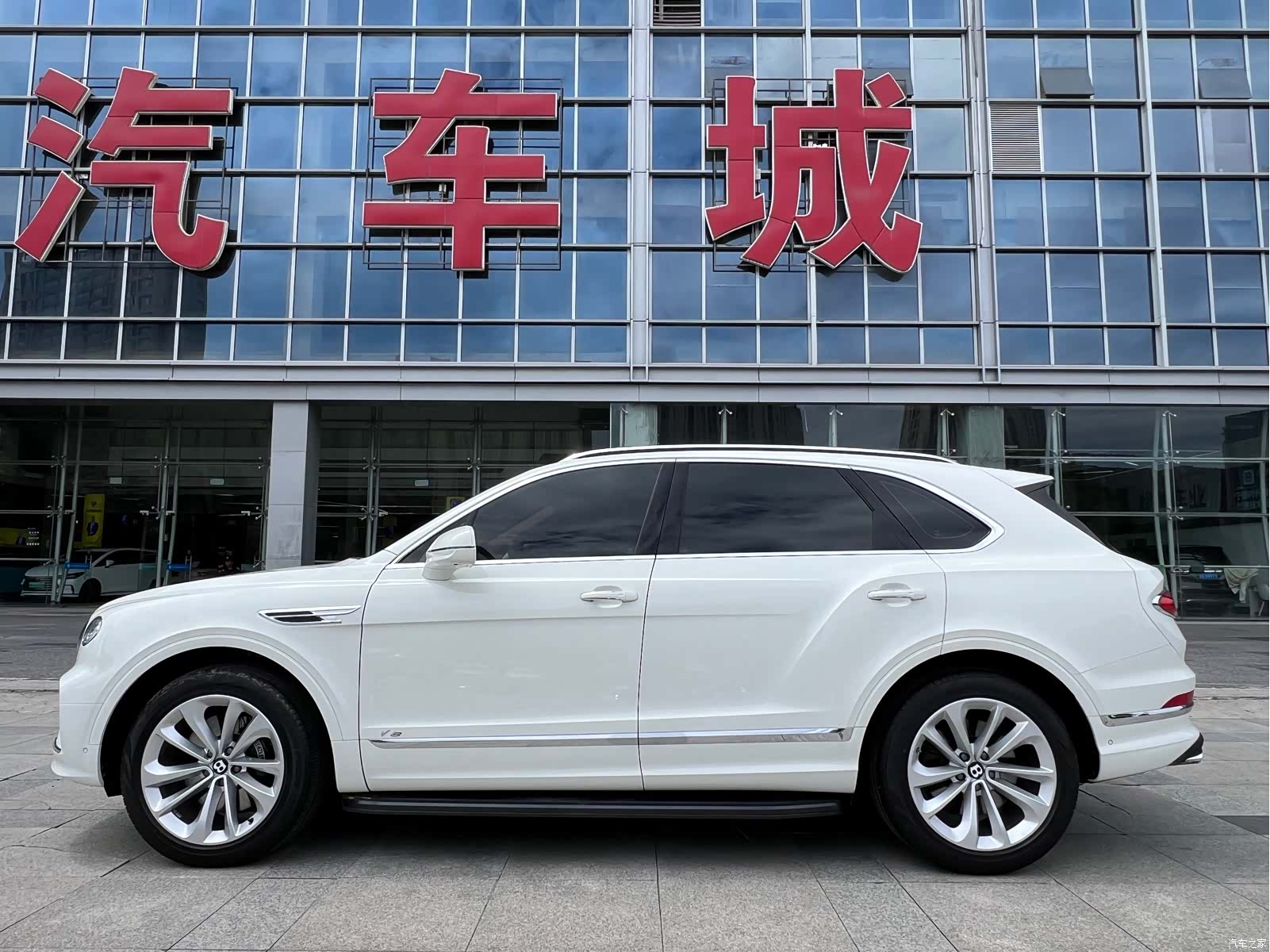 Bentley Bentayga, 2022 3
