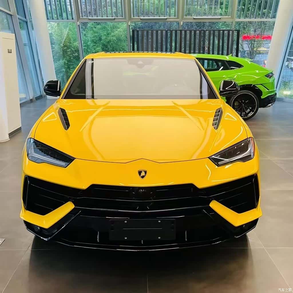 Lamborghini Urus, 2023 2