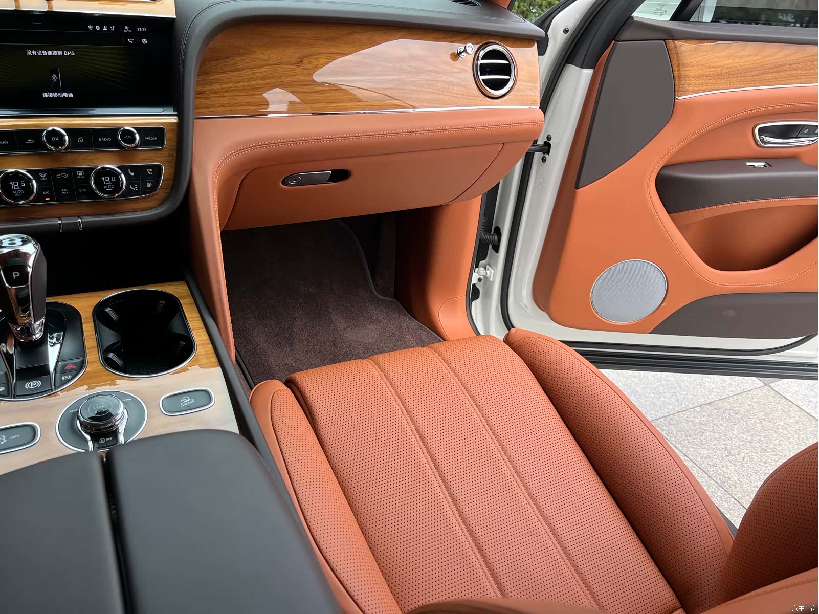 Bentley Bentayga, 2022 14