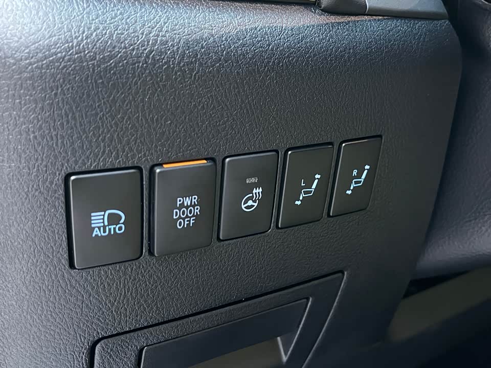 Toyota Elfa