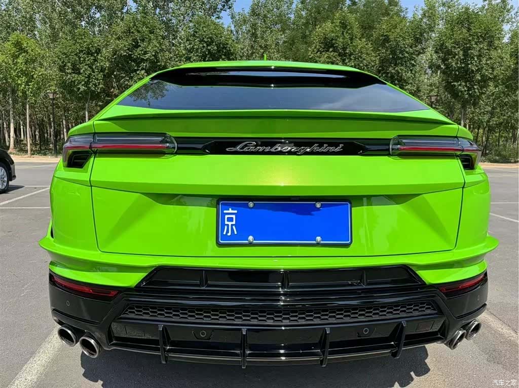 Lamborghini Urus, 2023 4