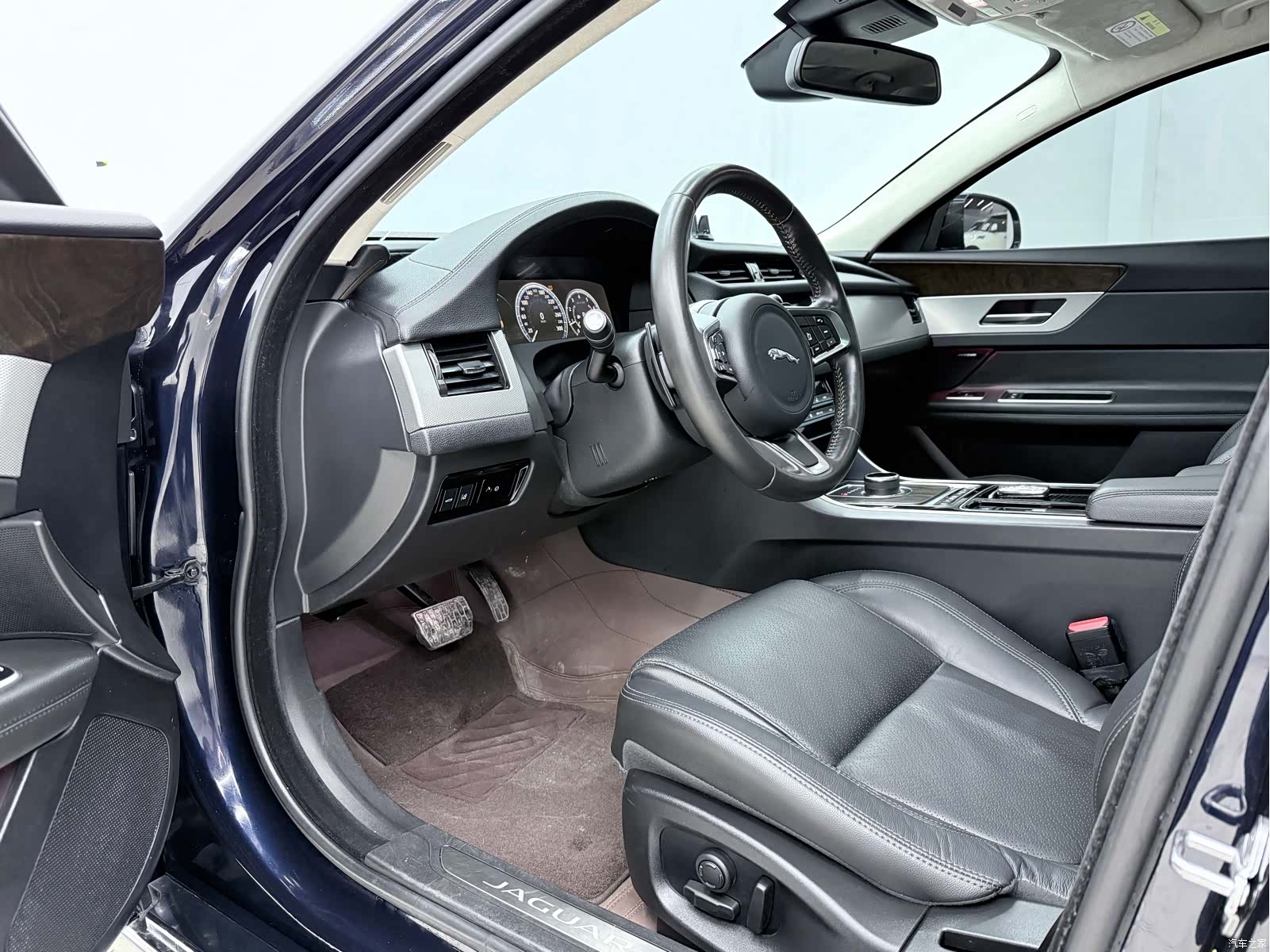 Land Rover P250, 2021 4