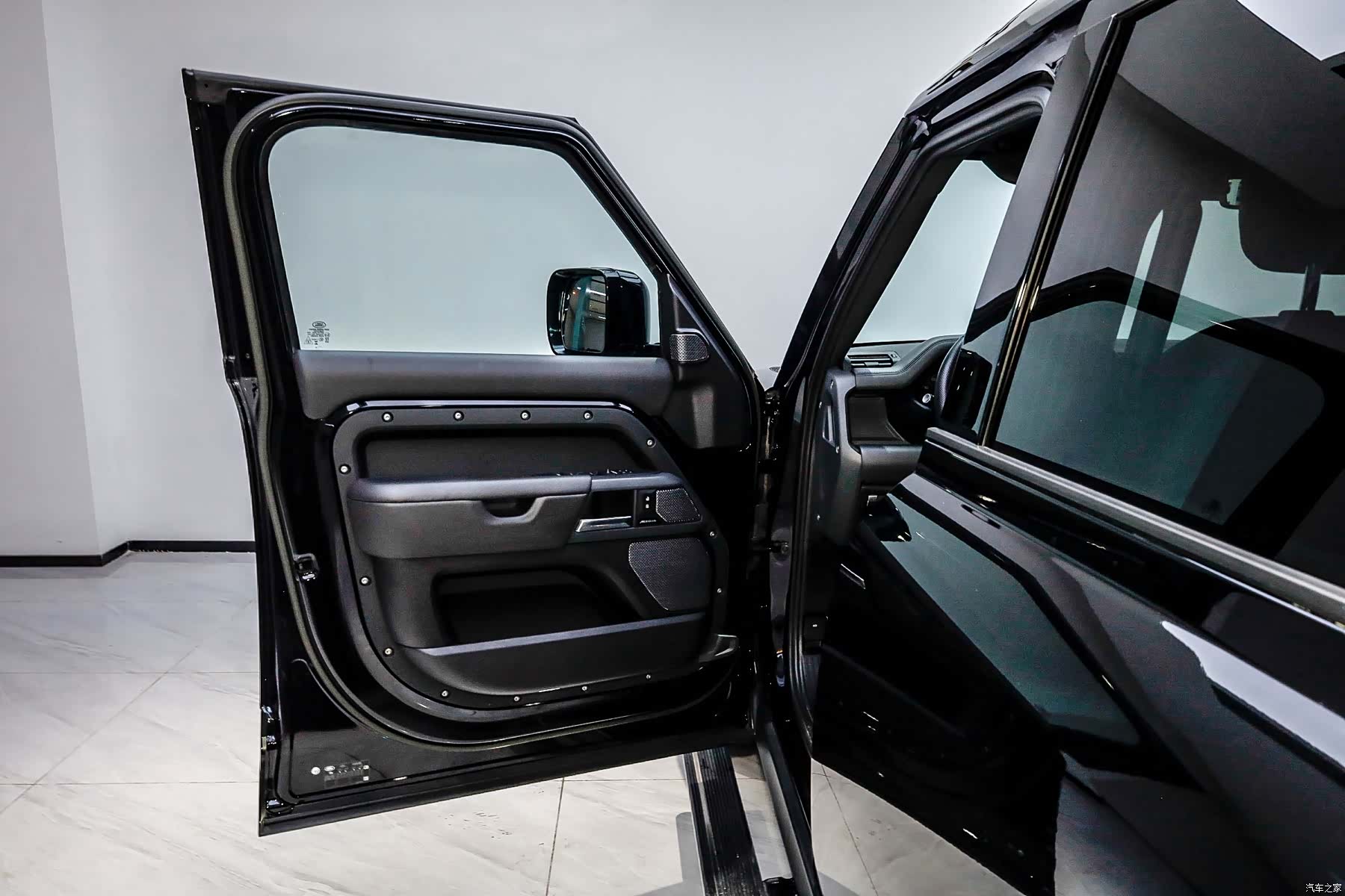Land Rover Defender, 2023 32