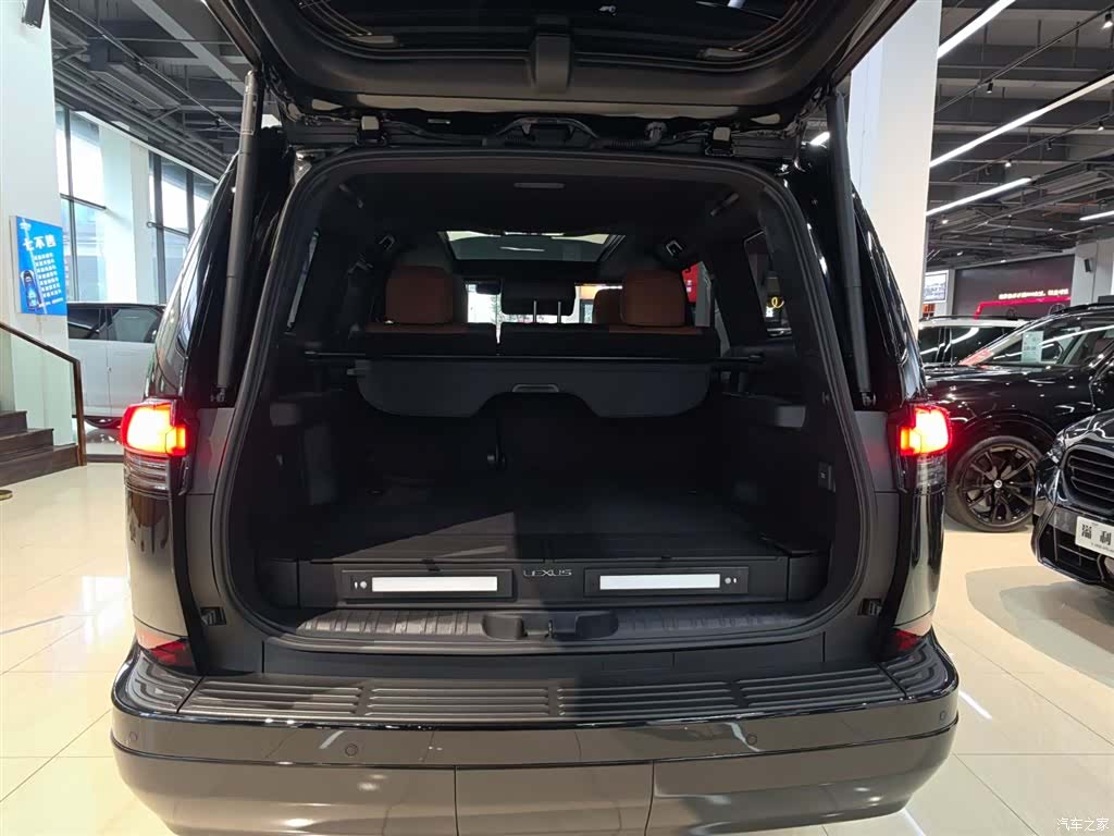 Lexus GX, 2025 10
