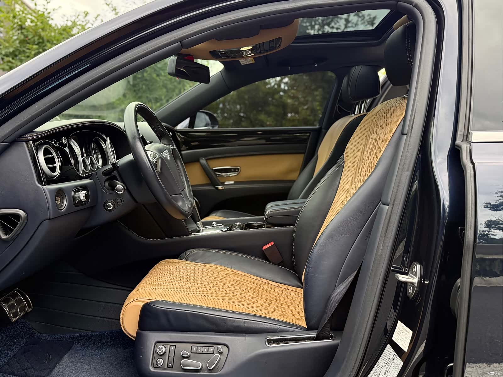 Bentley Flying Spur, 2017 11