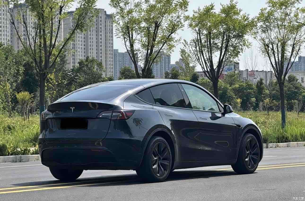 Tesla Model Y, 2024 9