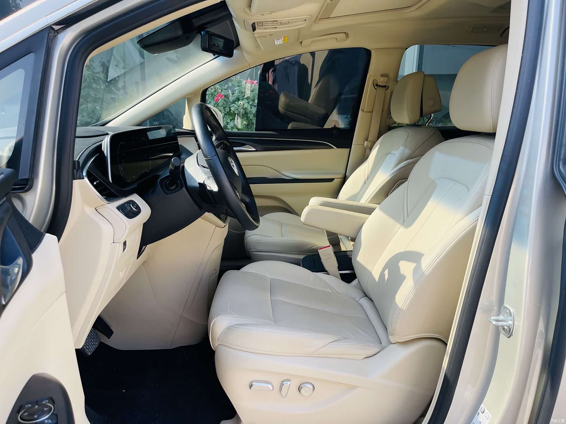 Buick GL8, 2022 10