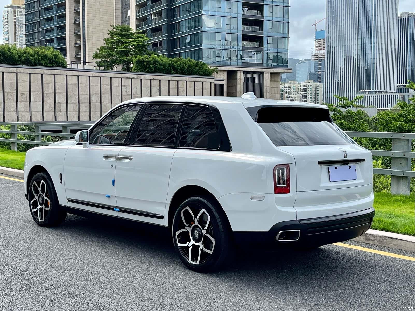 Rolls-Royce Cullinan, 2021 4