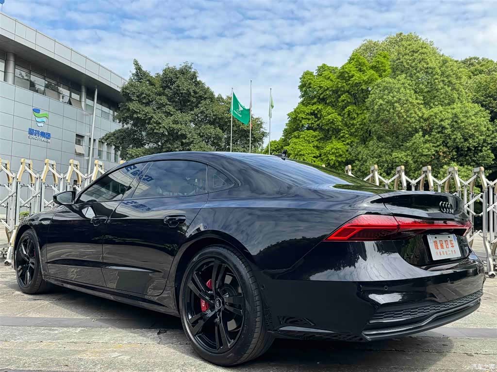 Audi A7L, 2023 все фото