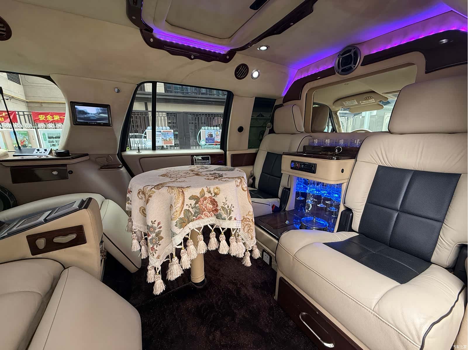 Lincoln Navigator, 2010 18