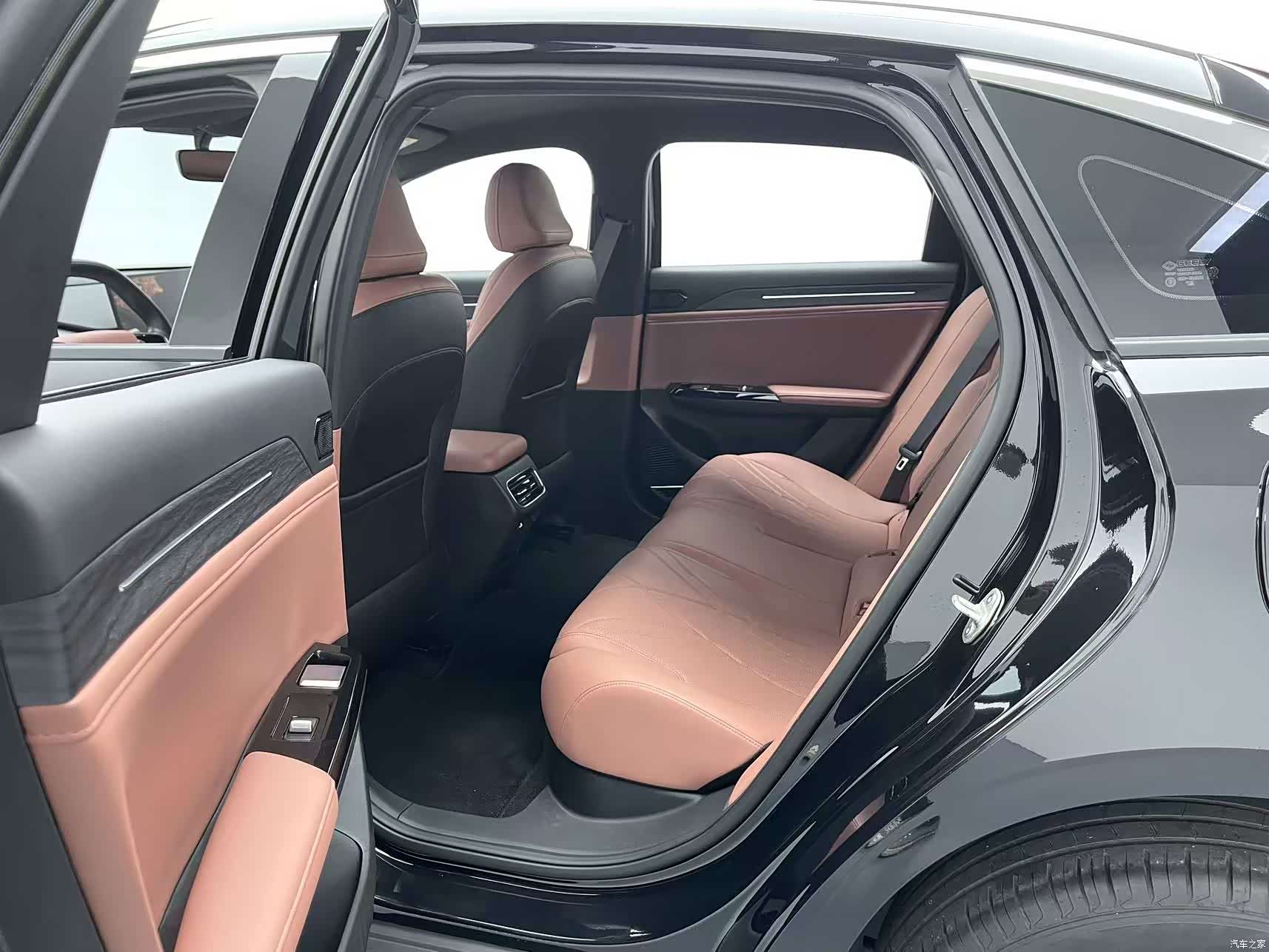 Geely Galaxy L6, 2025 16