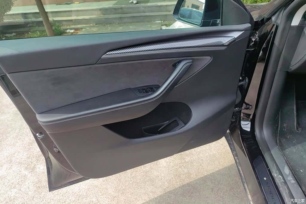 Tesla Model Y, 2023 7
