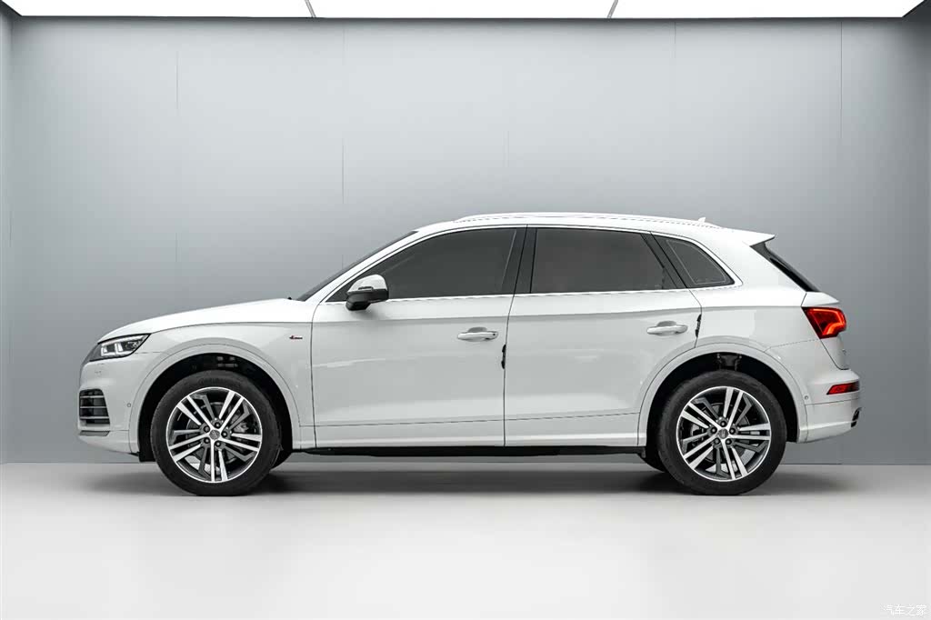 Audi Q5L, 2021 4