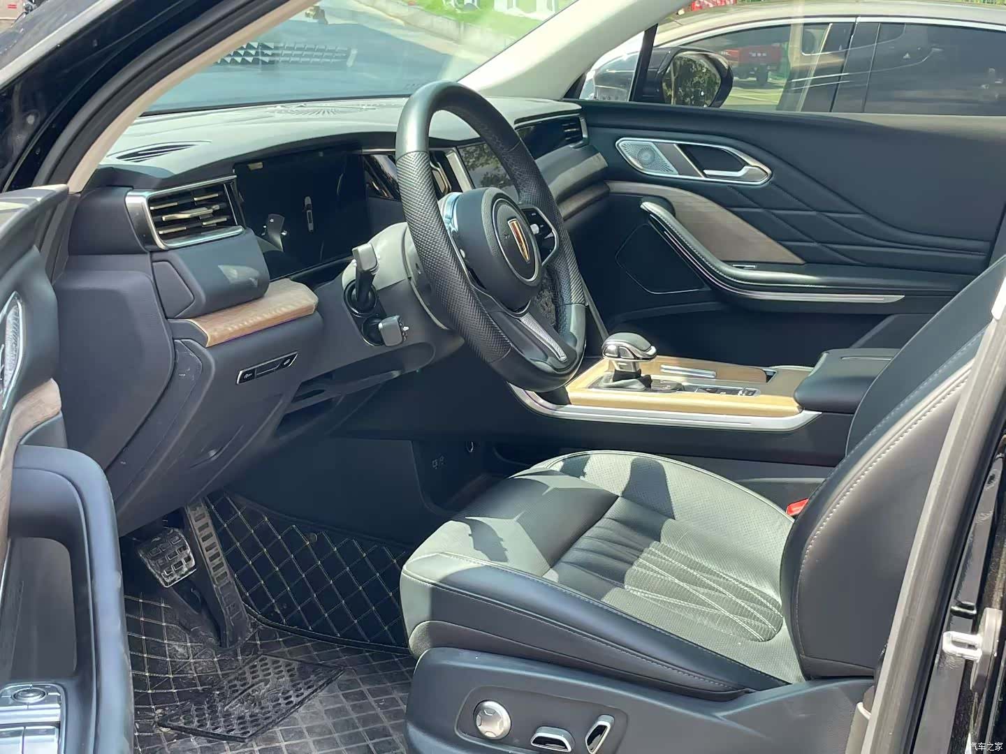 Hongqi HS7, 2025 4