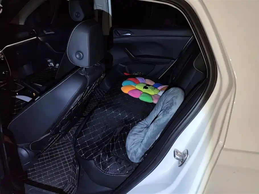 Volkswagen Exploring the shadow