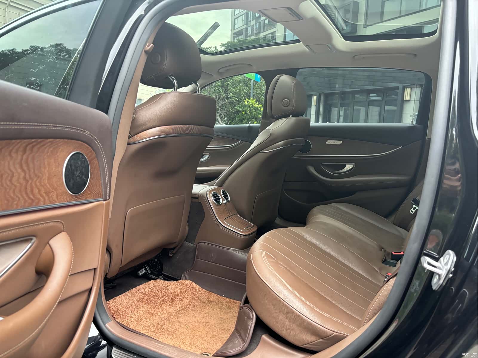 Mercedes-Benz E-Class, 2022 11