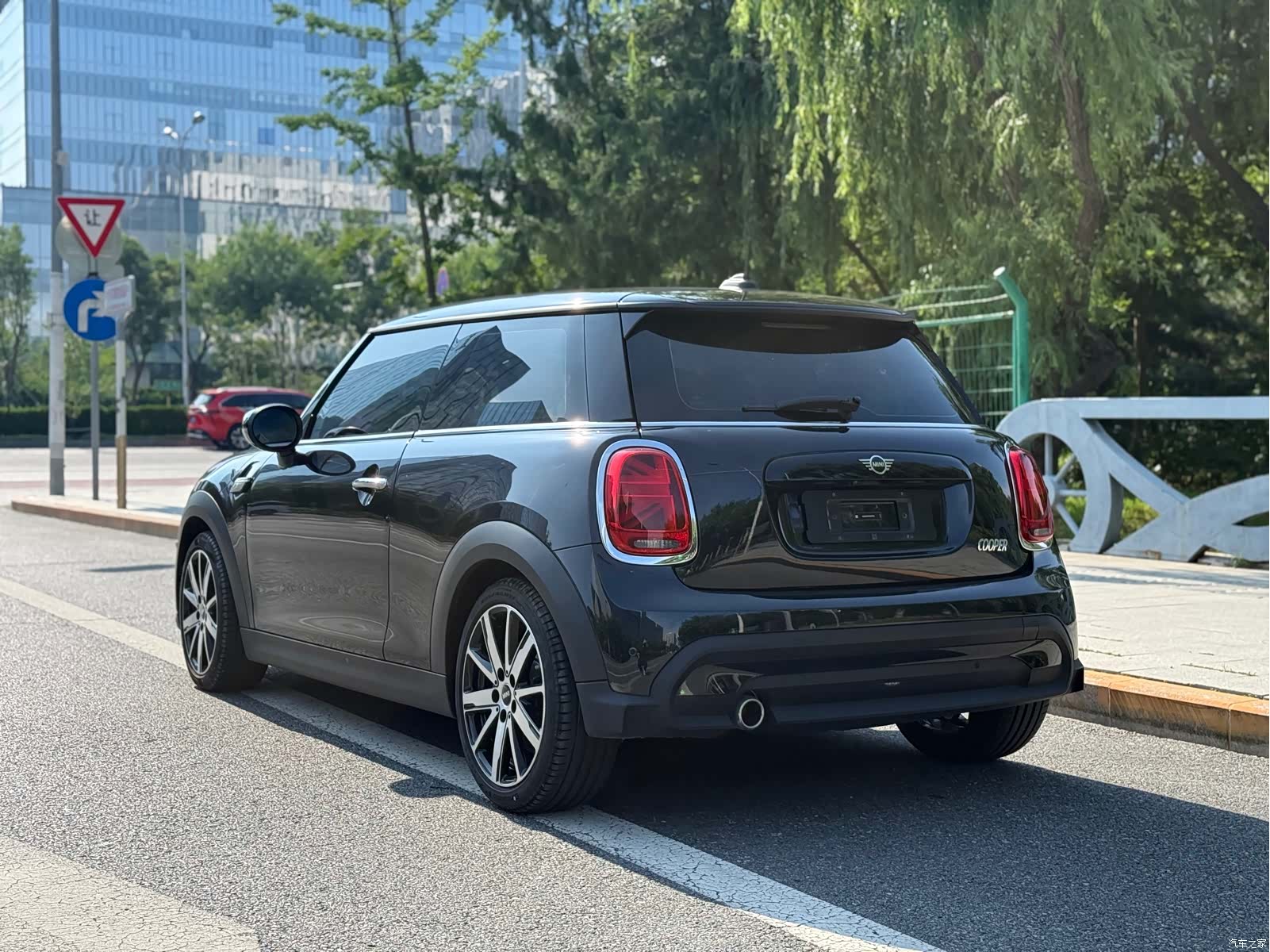 Mini Cooper, 2024 4