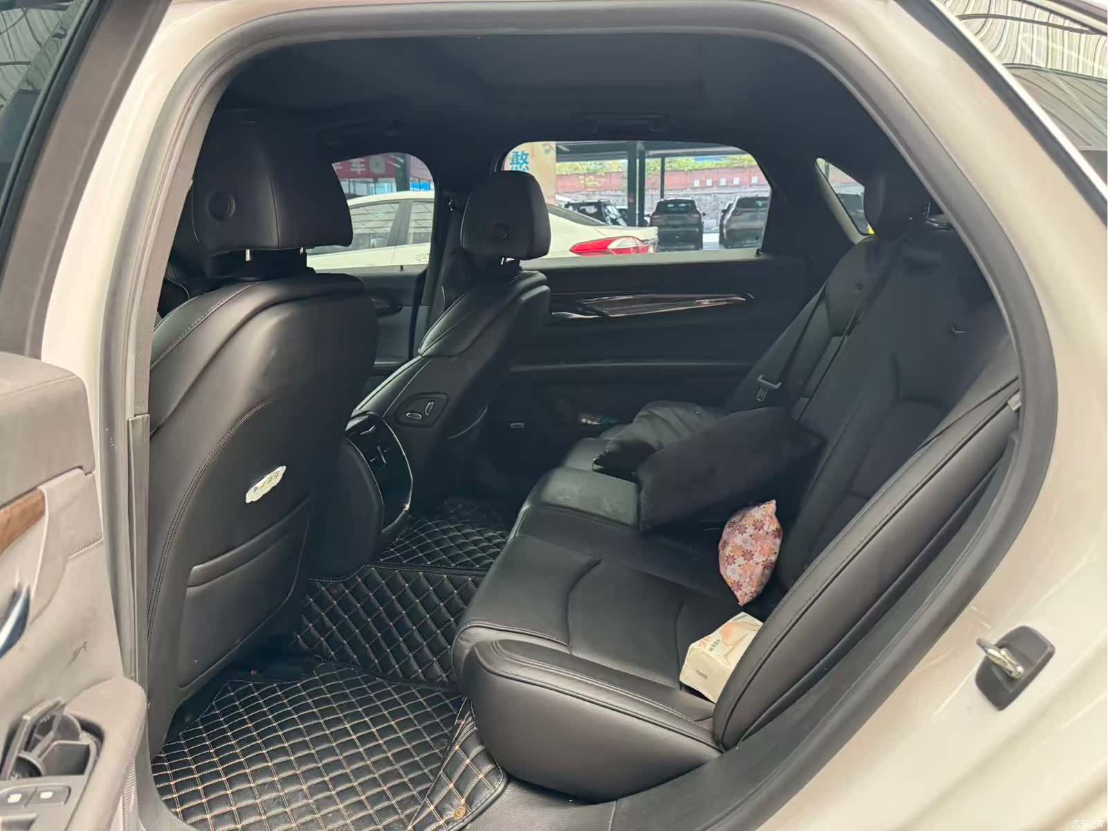 Cadillac CT6, 2022 все фото