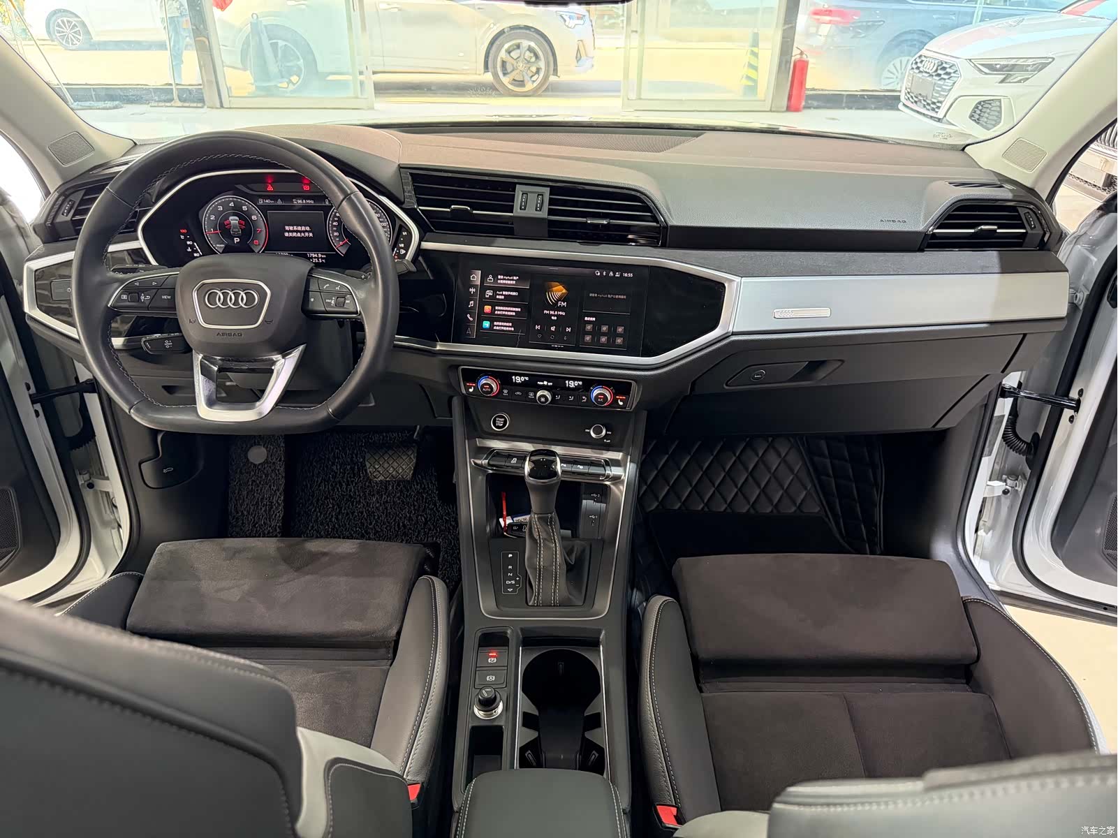 Audi Q3, 2022 11