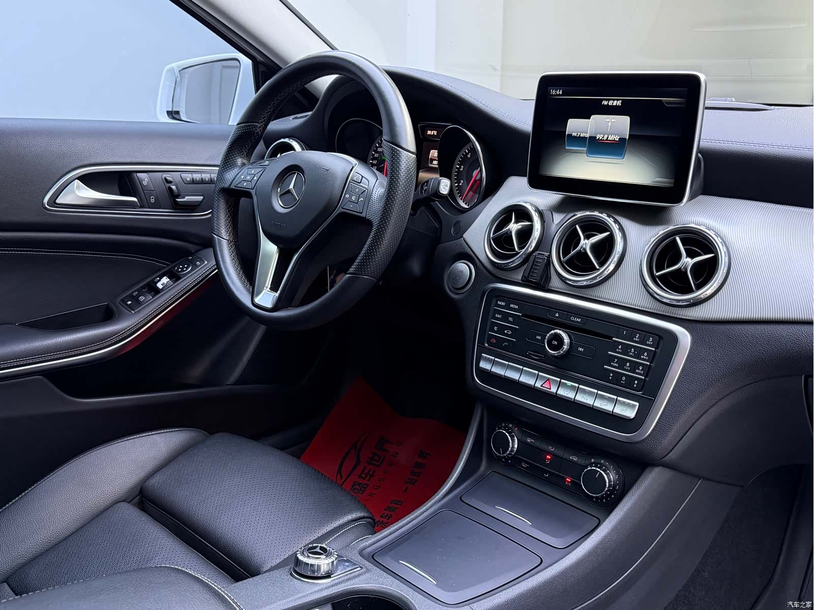Mercedes-Benz GLA, 2016 все фото