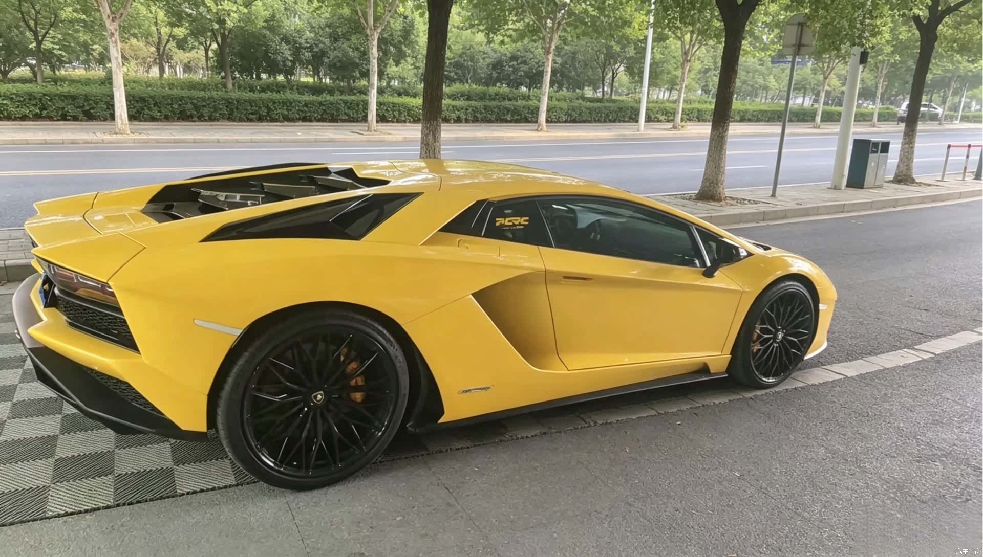 Lamborghini Aventador, 2019 3