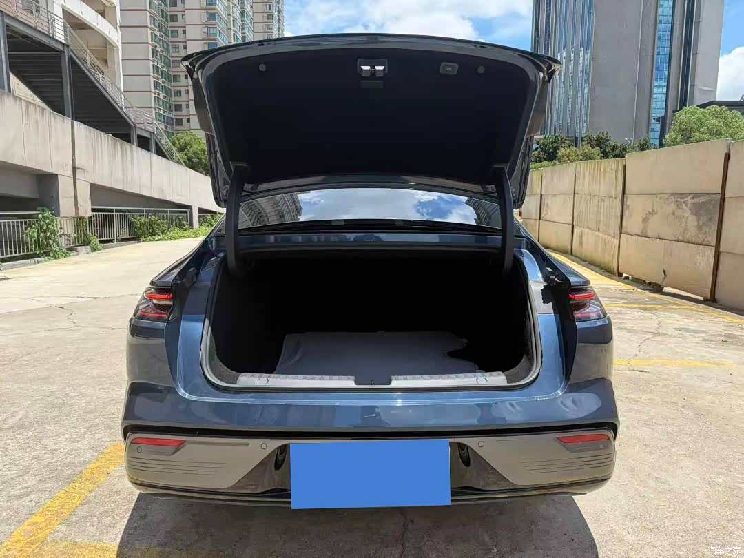 Geely 8, 2025 7