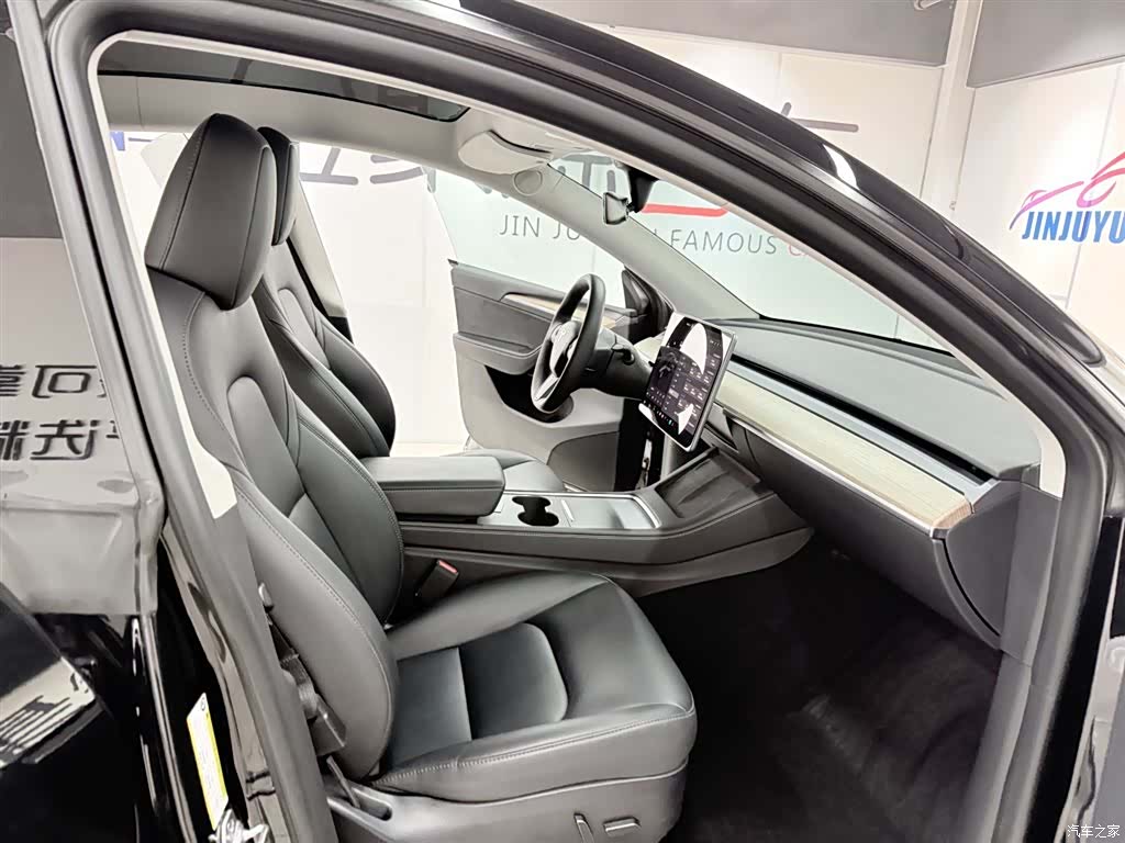 Tesla Model Y, 2023 16