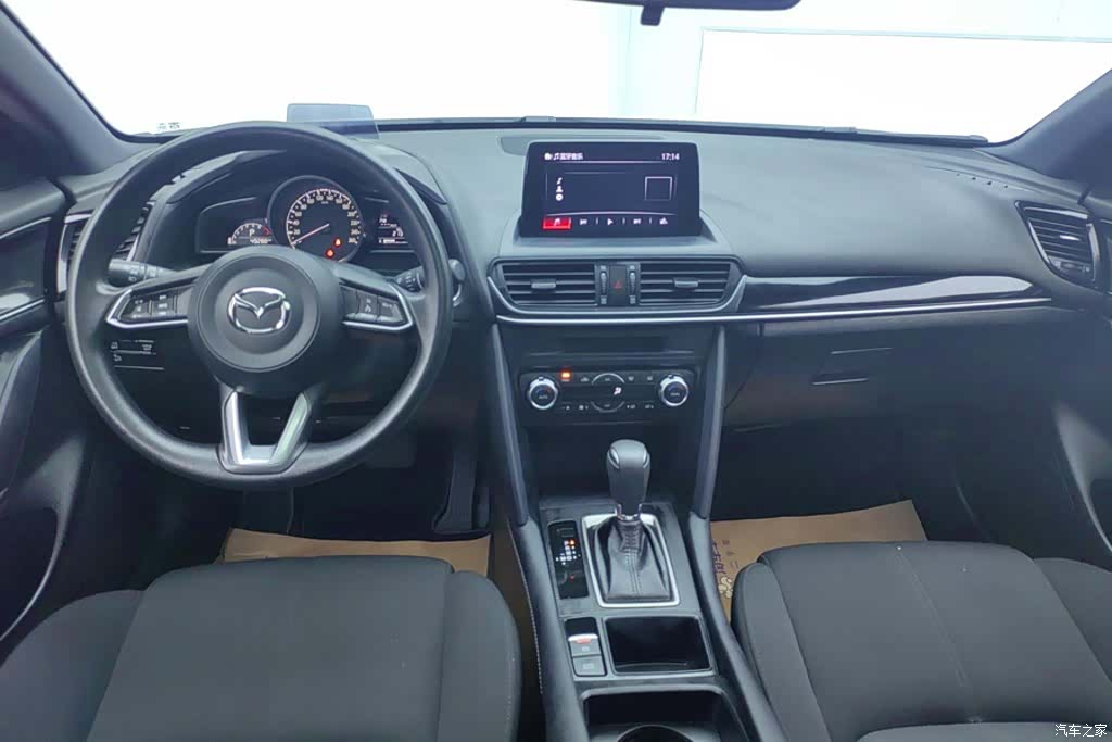 Mazda CX-4, 2023 12