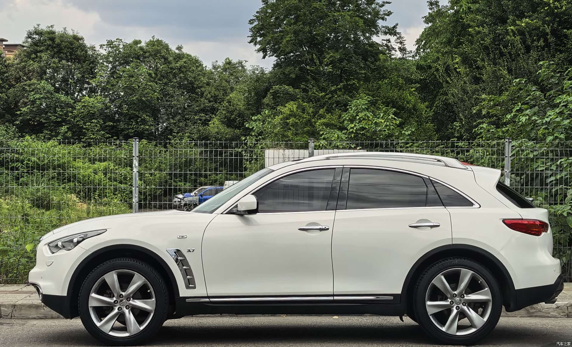 Infiniti QX70, 2016 4