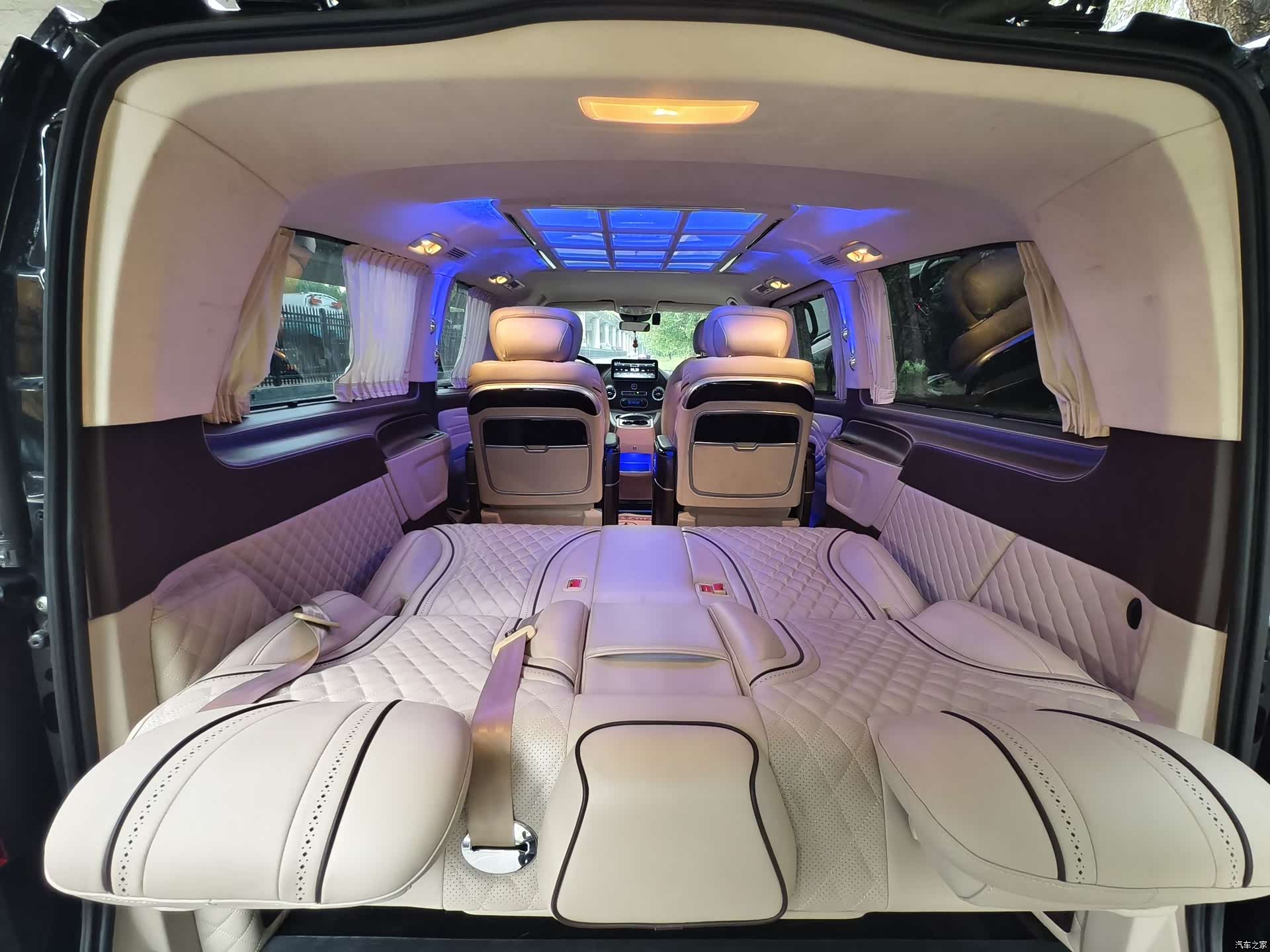 Mercedes-Benz 7, 2021 7