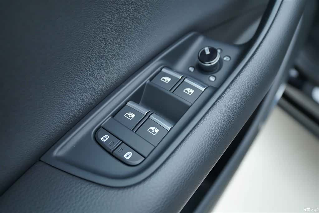 Audi Q8, 2023 11