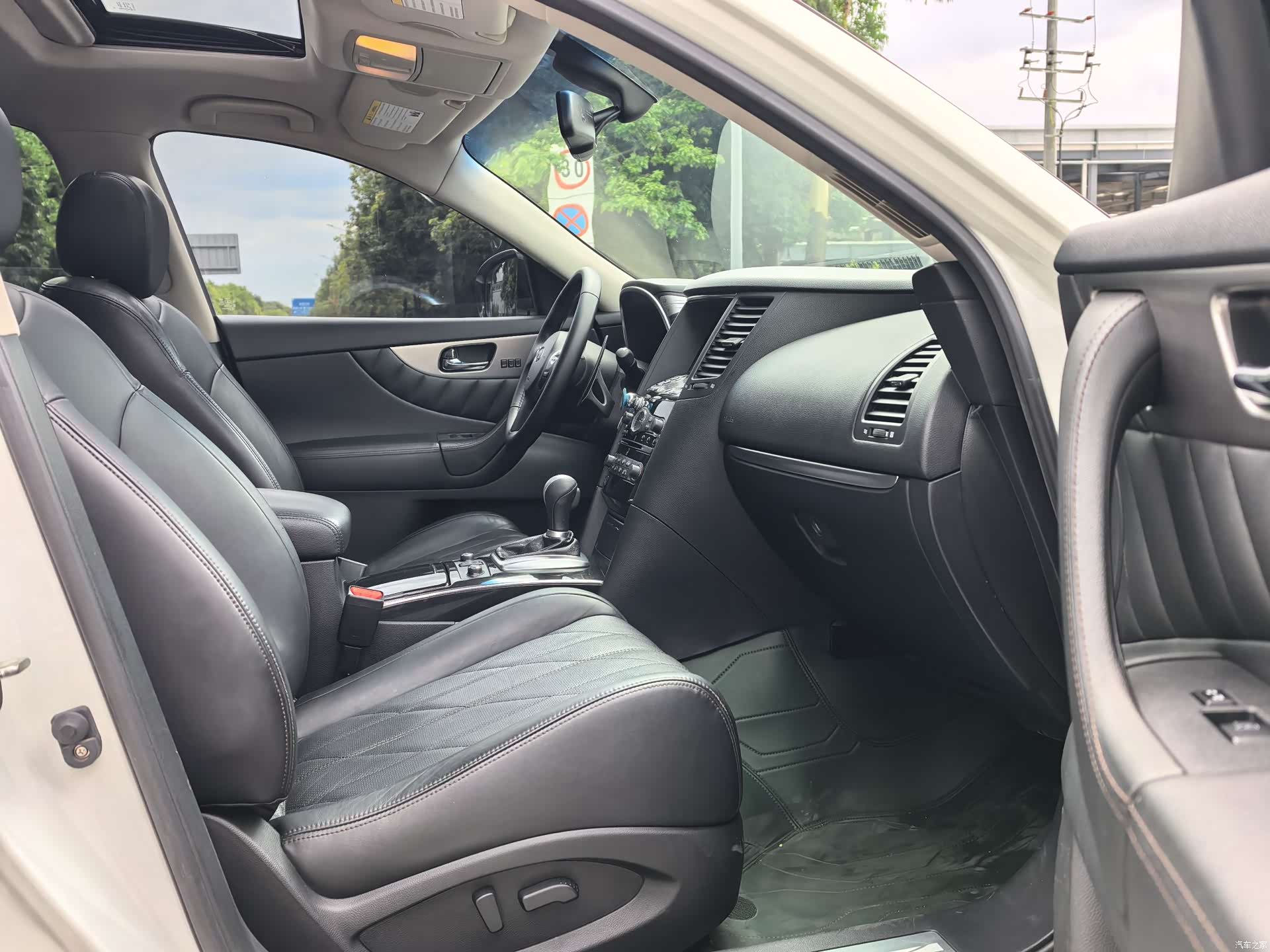Infiniti QX70, 2016 8