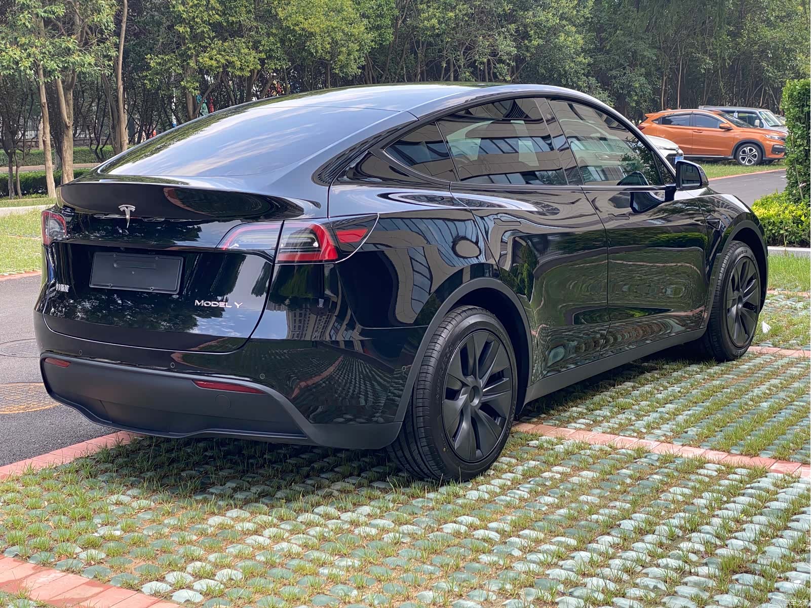 Tesla Model Y, 2023 17