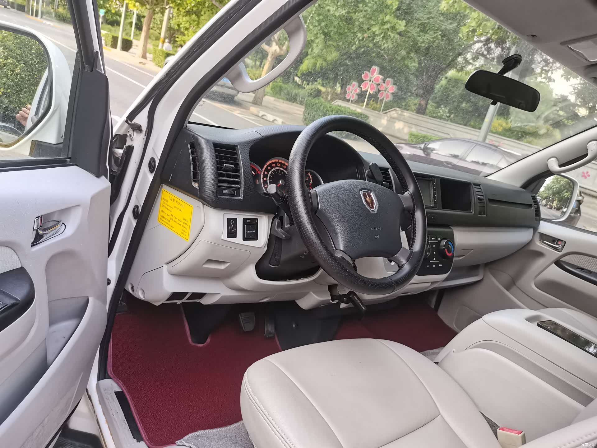 Toyota HiAce, 2017 17