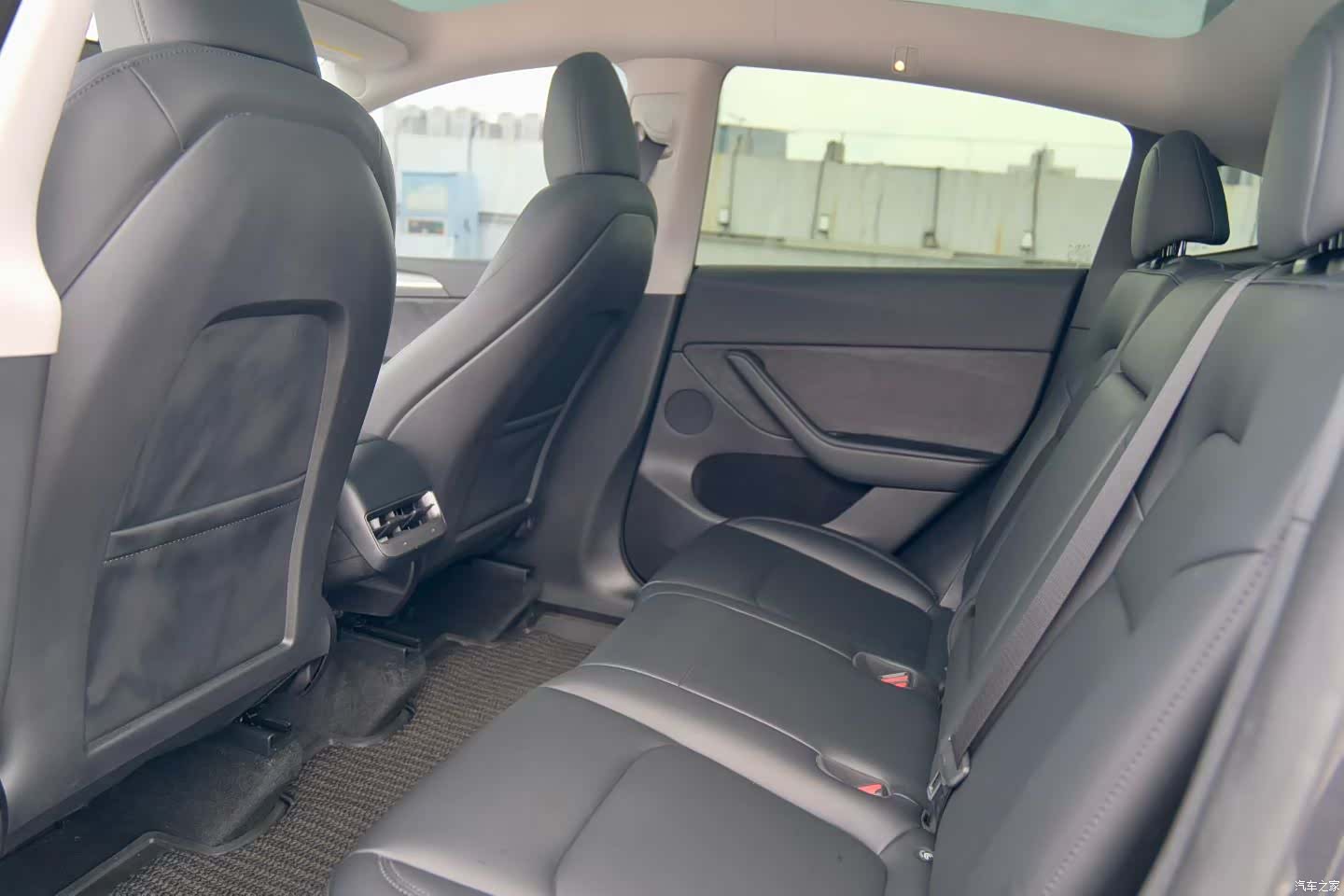 Tesla Model Y, 2024 6