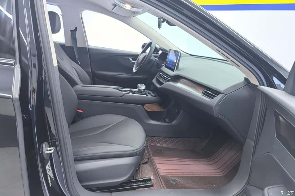 Hongqi QM5, 2024 8
