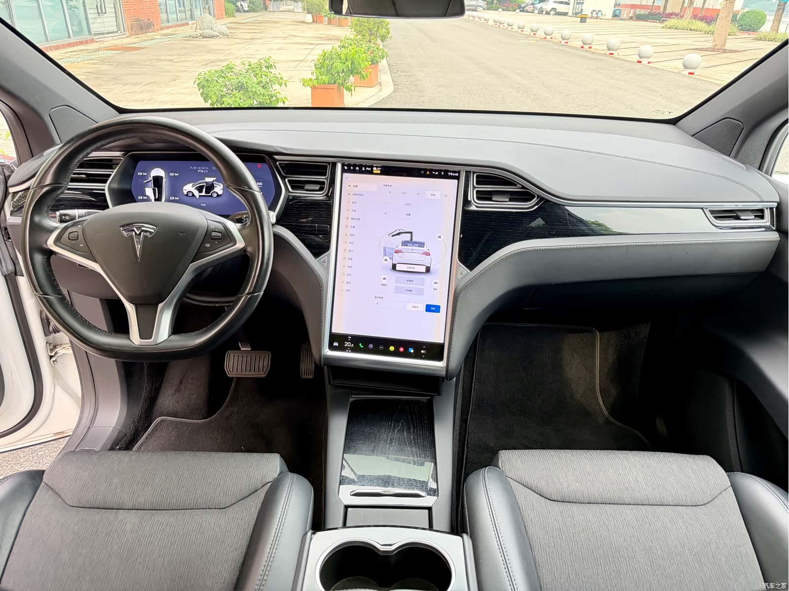 Tesla Model X, 2017 10