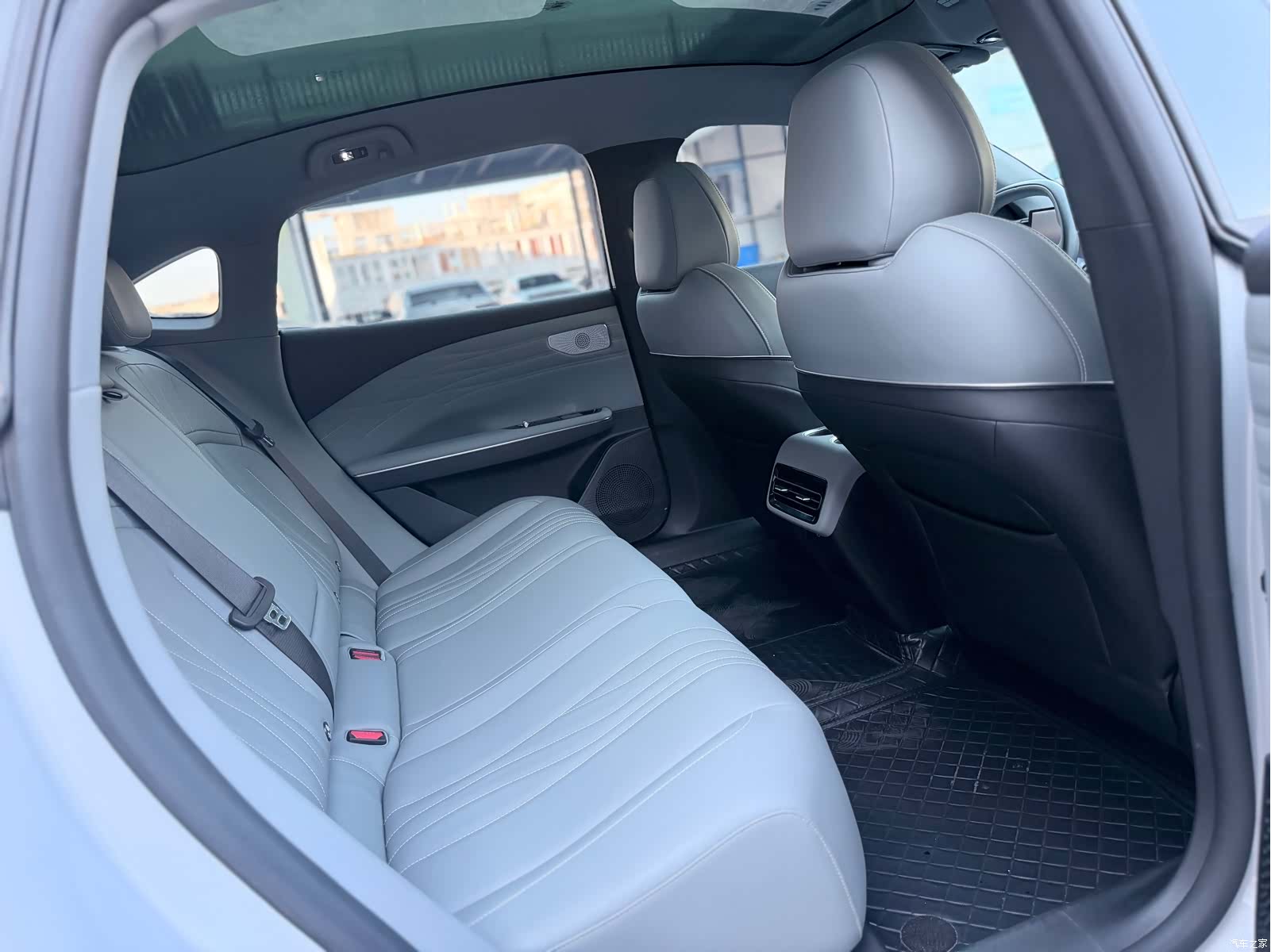 Geely E8, 2024 12