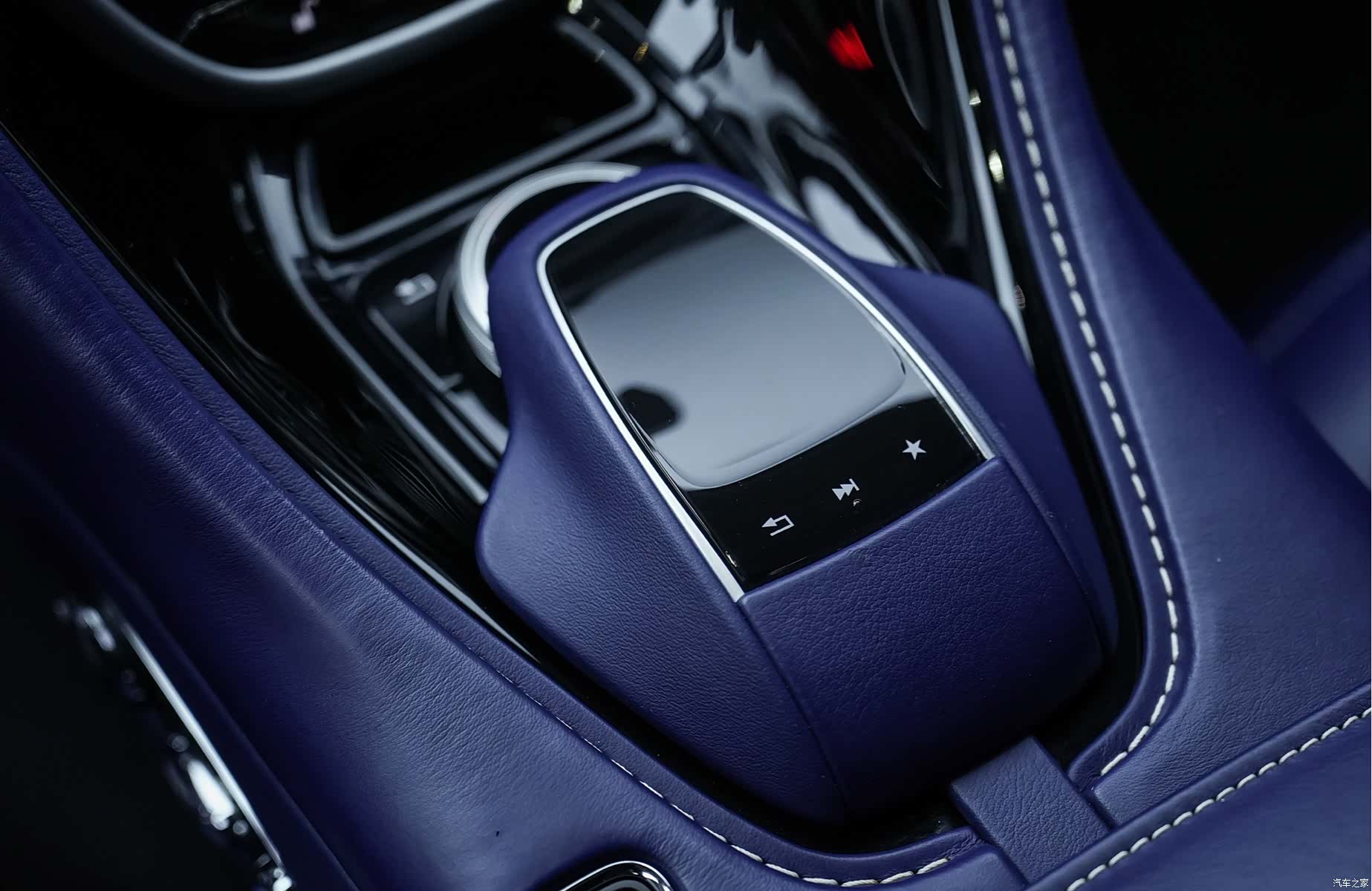 Aston Martin DB11, 2019 21