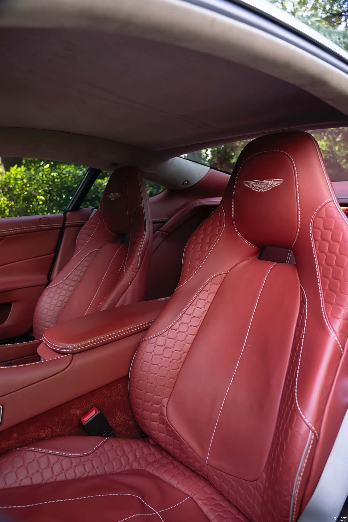 Aston Martin Vanquish, 2014 13
