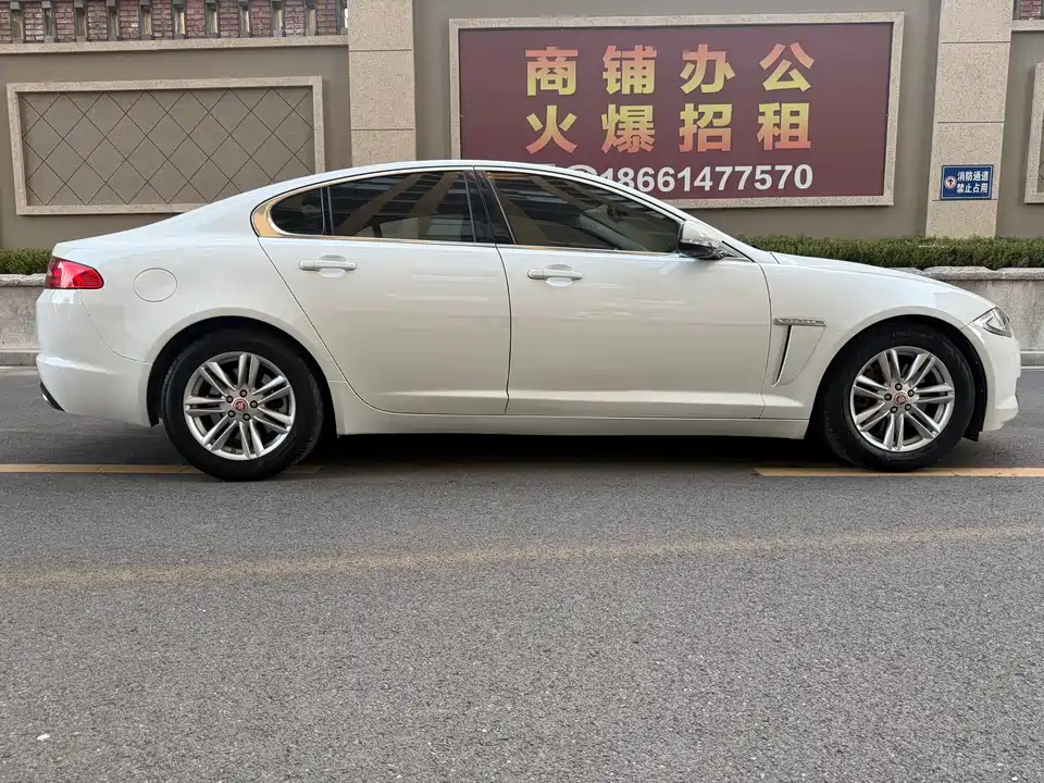 Jaguar XF