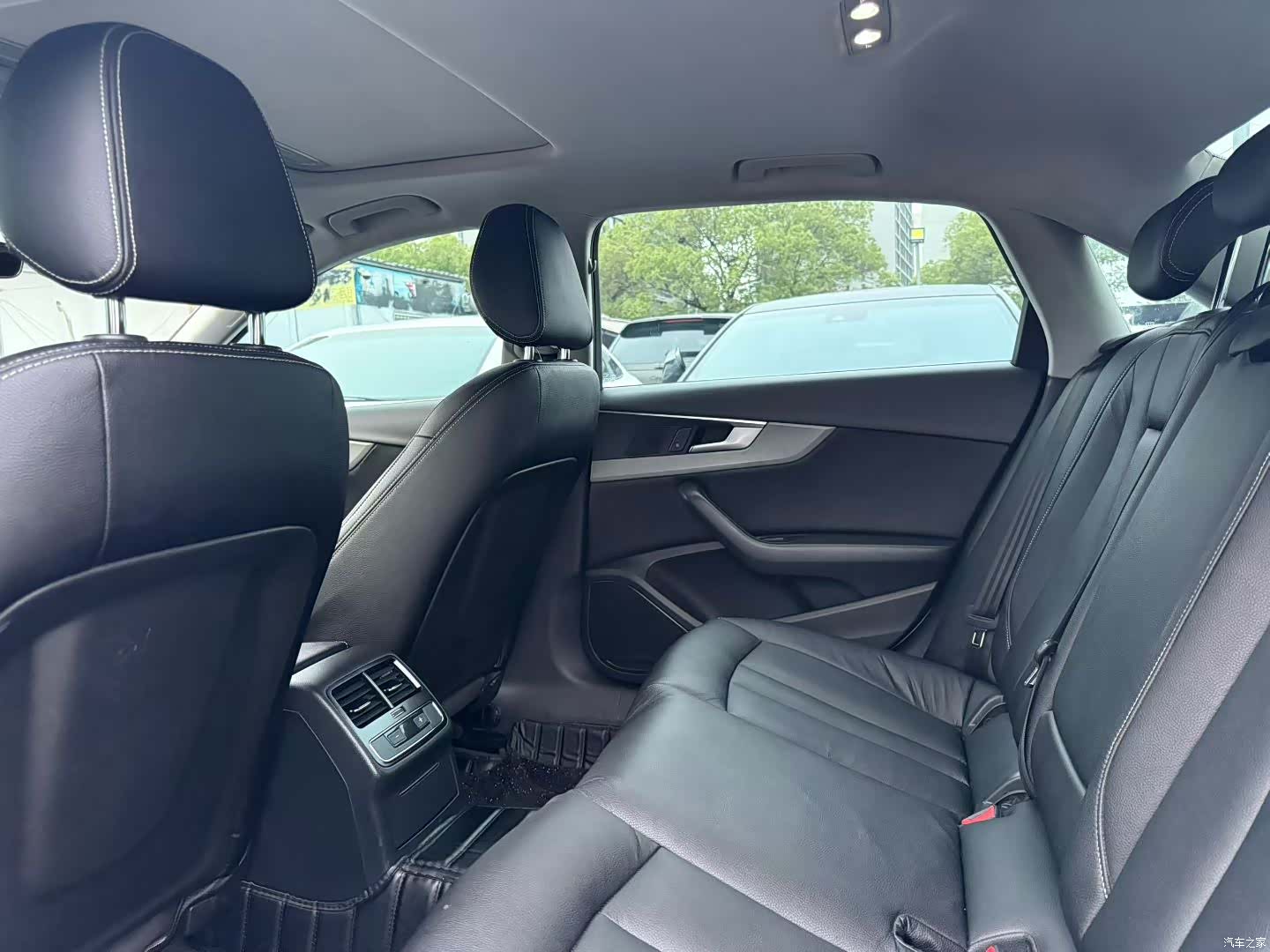 Audi A4L, 2018 все фото
