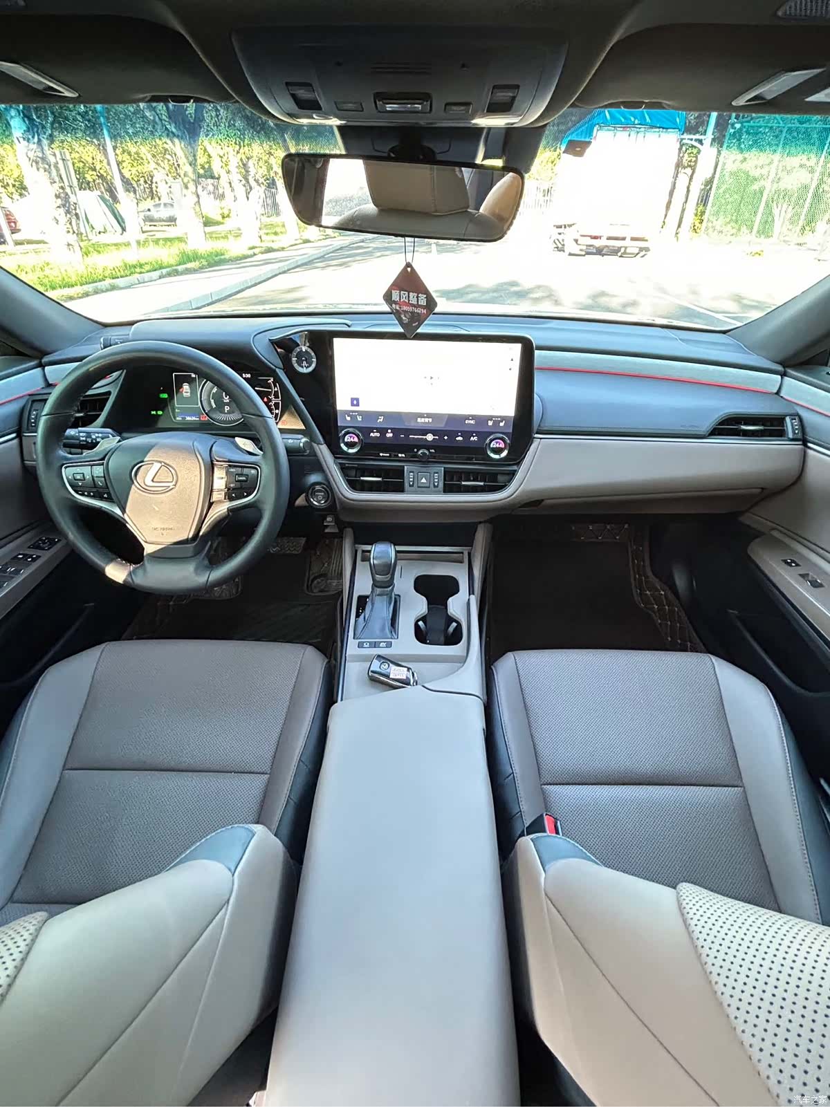 Lexus ES, 2025 6