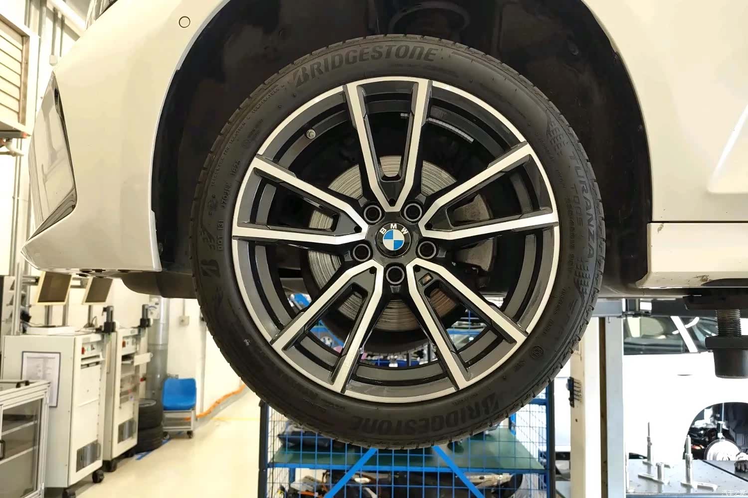 BMW 3 Series, 2025 15