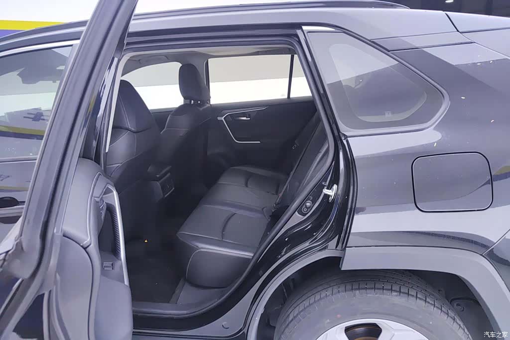 Toyota RAV4, 2022 11